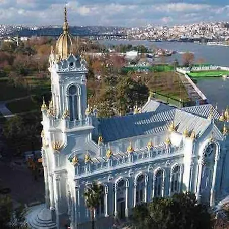 Апартаменты Historic Unique Town House Golden Horn